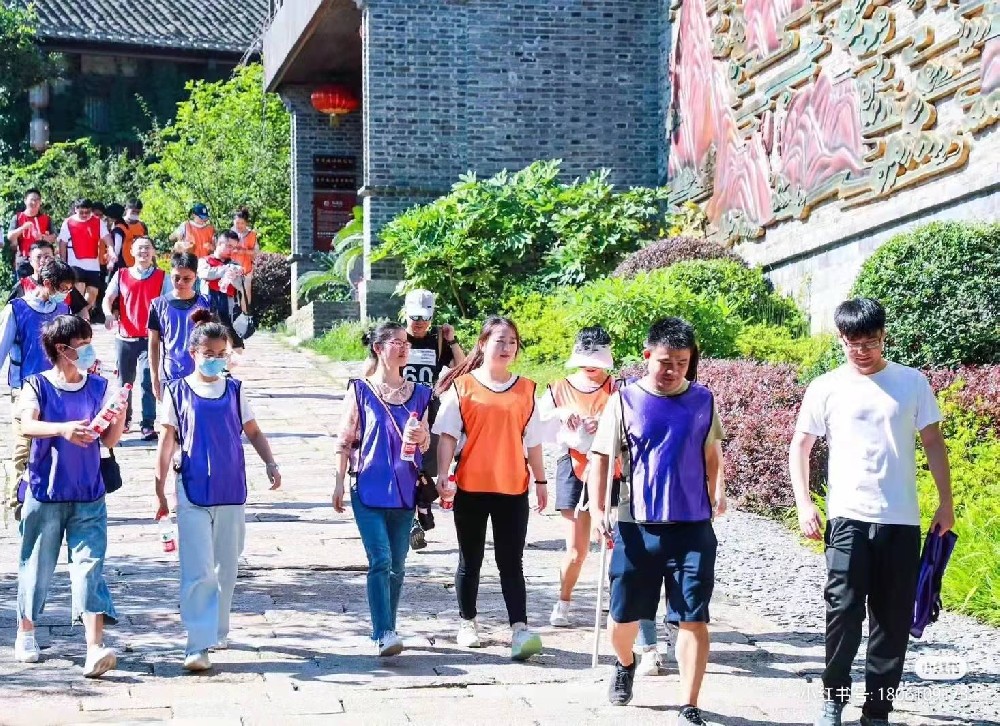 數(shù)字化轉型下的團建變革：線上線下融合增強團隊凝聚力